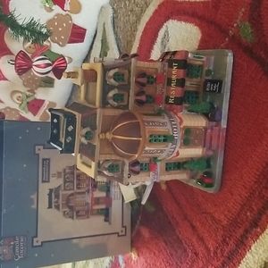 Lemax Carole‎ Towne Dolly Hotel 2012